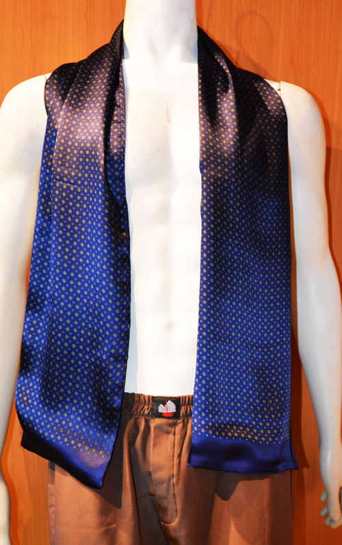 Foulard en soie brillante pour homme